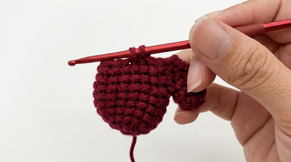 Crochet Christmas Glove Pattern 4
