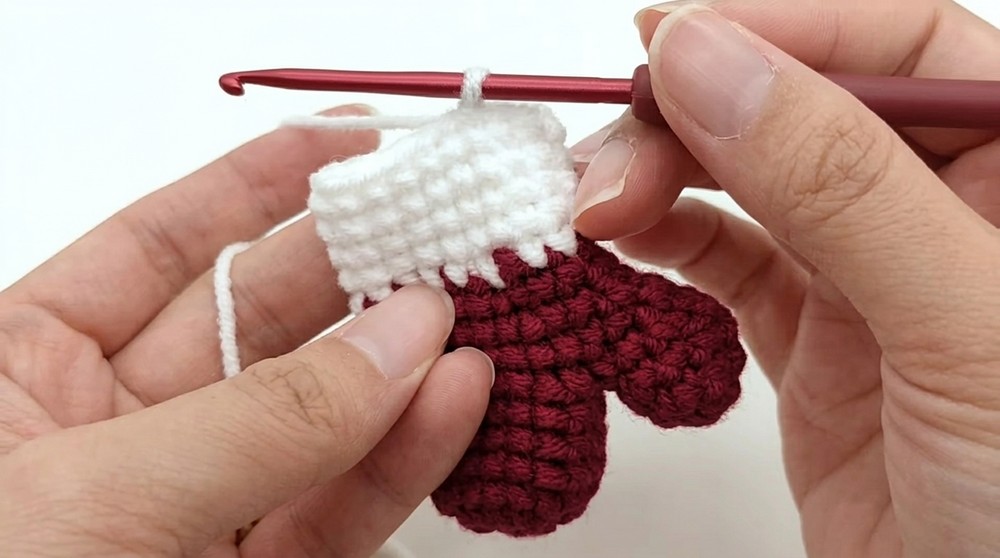 Crochet Christmas Glove Pattern 5
