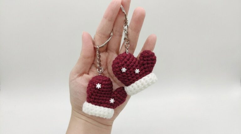 Crochet Christmas Glove Pattern 6