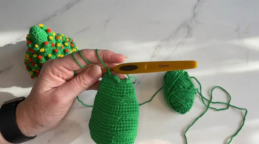 Crochet Christmas Tree With Baubles Pattern 4