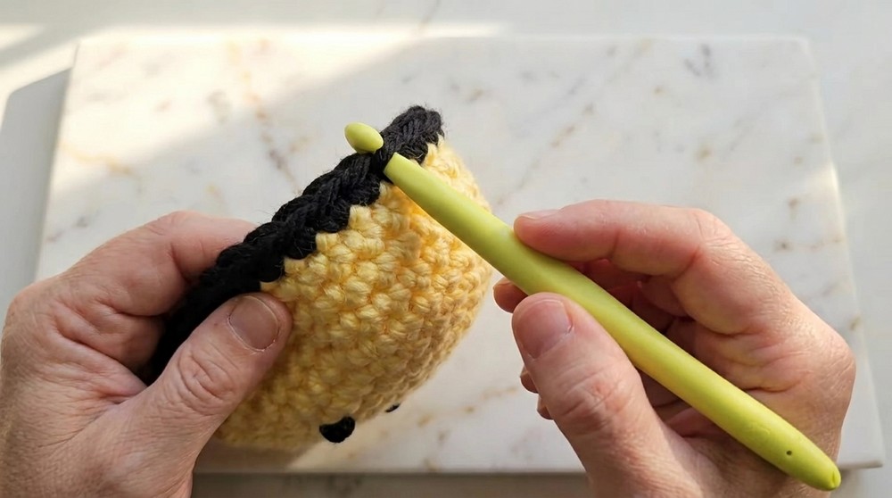 Crochet Chubby Bumblebee Pattern 3