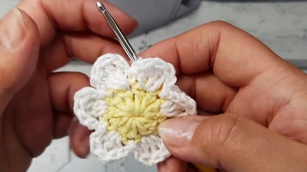 Crochet Daisy Chain Napkin Holder Pattern 4
