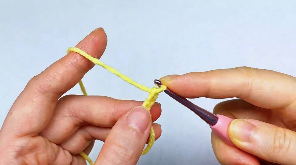 Crochet Hollow Star Keychain Pattern 1