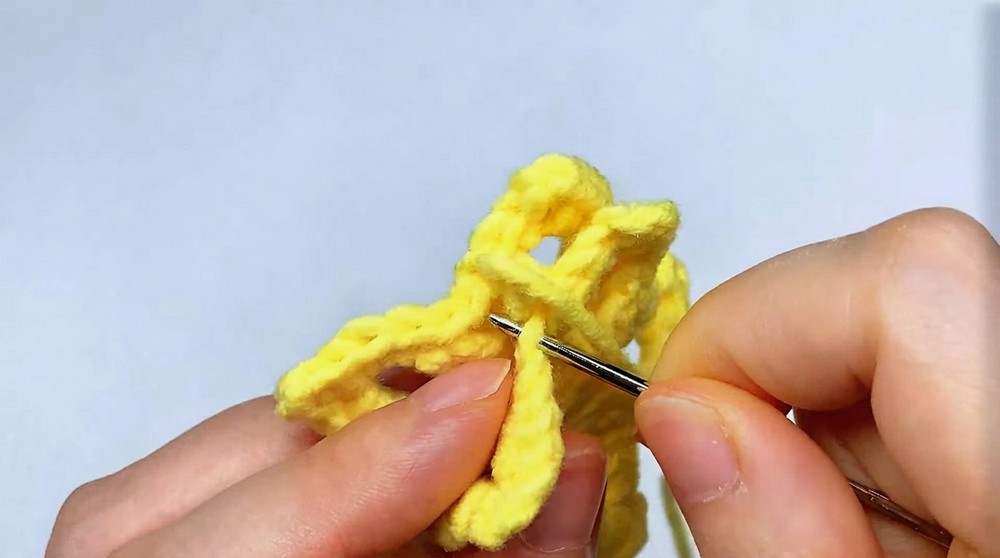 Crochet Hollow Star Keychain Pattern 5
