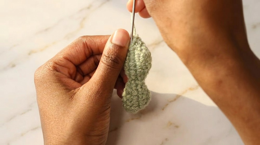 Crochet Lily Of The Valley Bag Charm Pattern 3