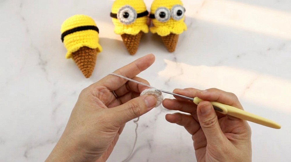 Crochet Little Minions Ice Cream Pattern 5