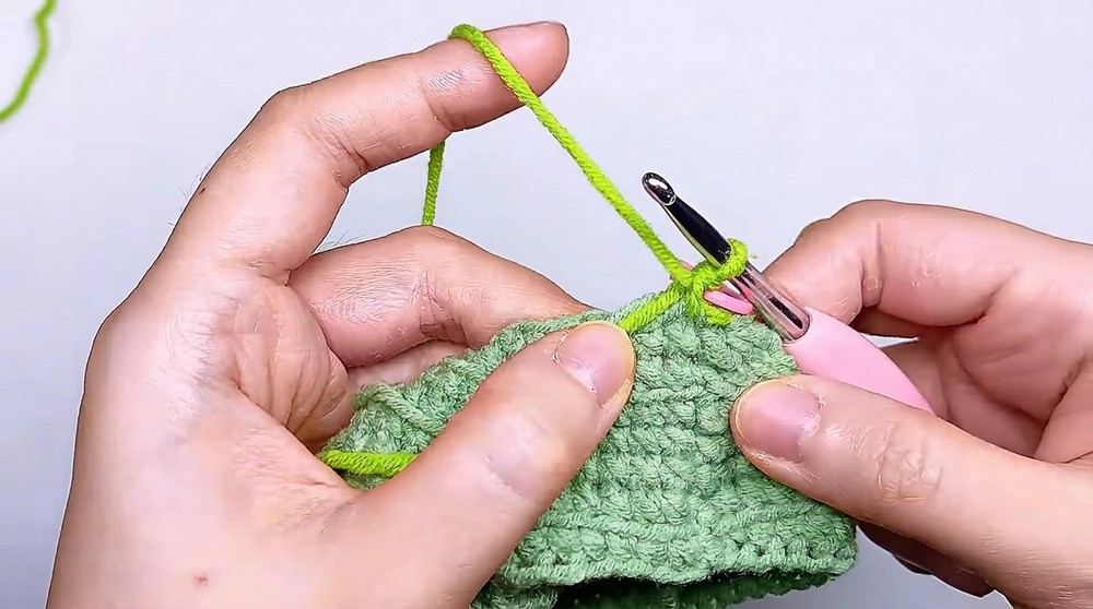 Crochet Mini Christmas Tree Pouch Pattern 4