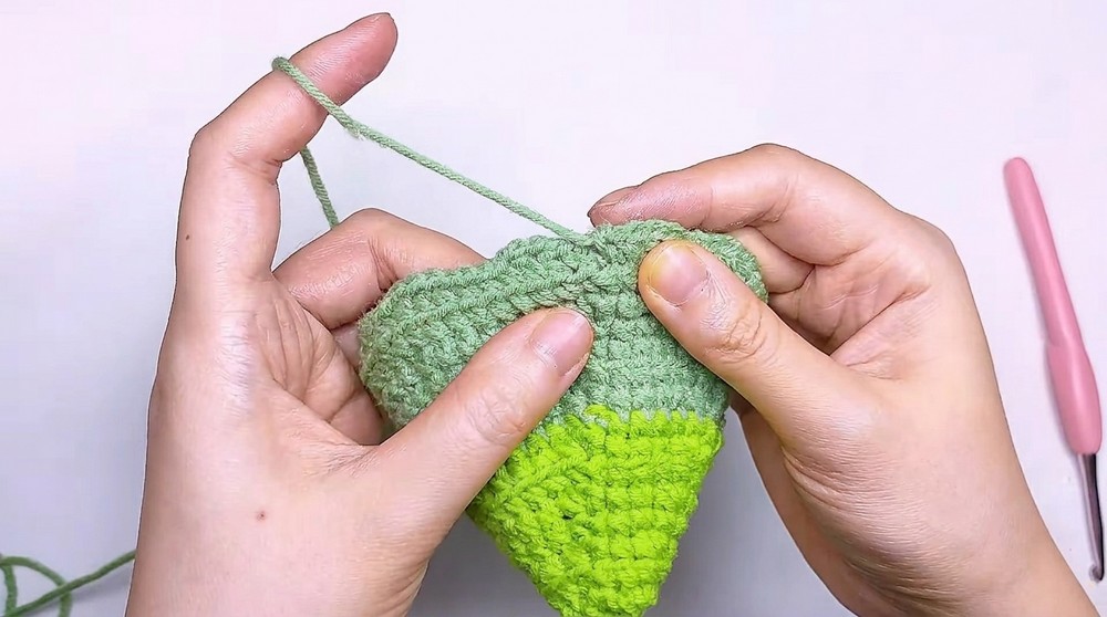Crochet Mini Christmas Tree Pouch Pattern 5