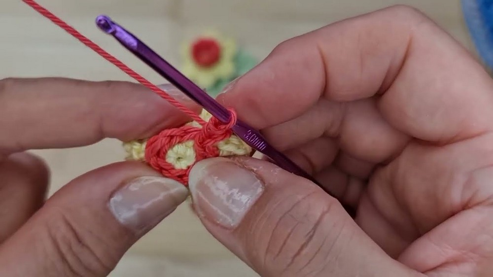 Crochet Mini Daffodil Motif Pattern 3