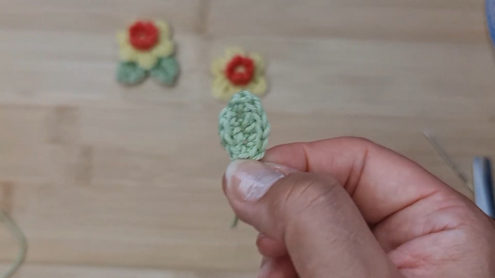 Crochet Mini Daffodil Motif Pattern 5