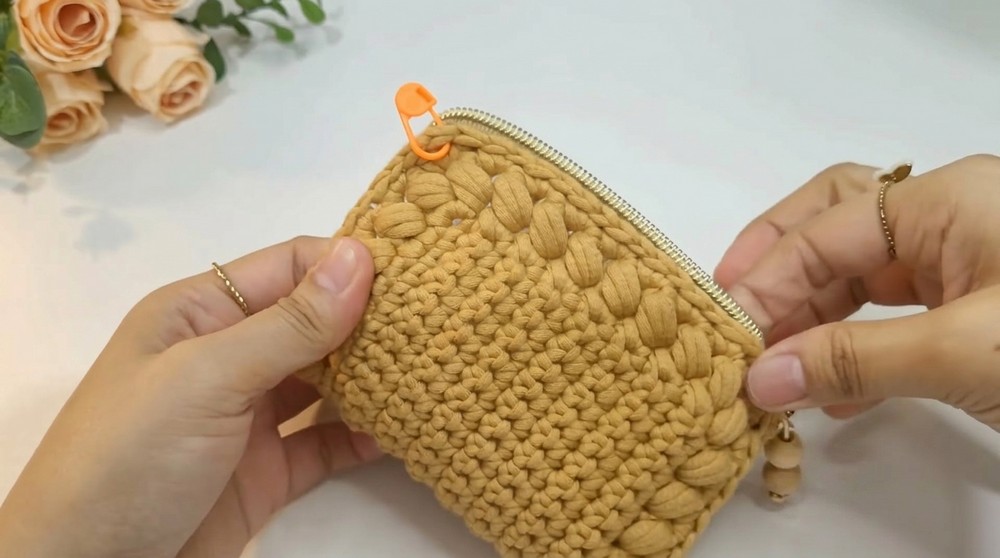 Crochet Puffy Coin Purse Pattern 5