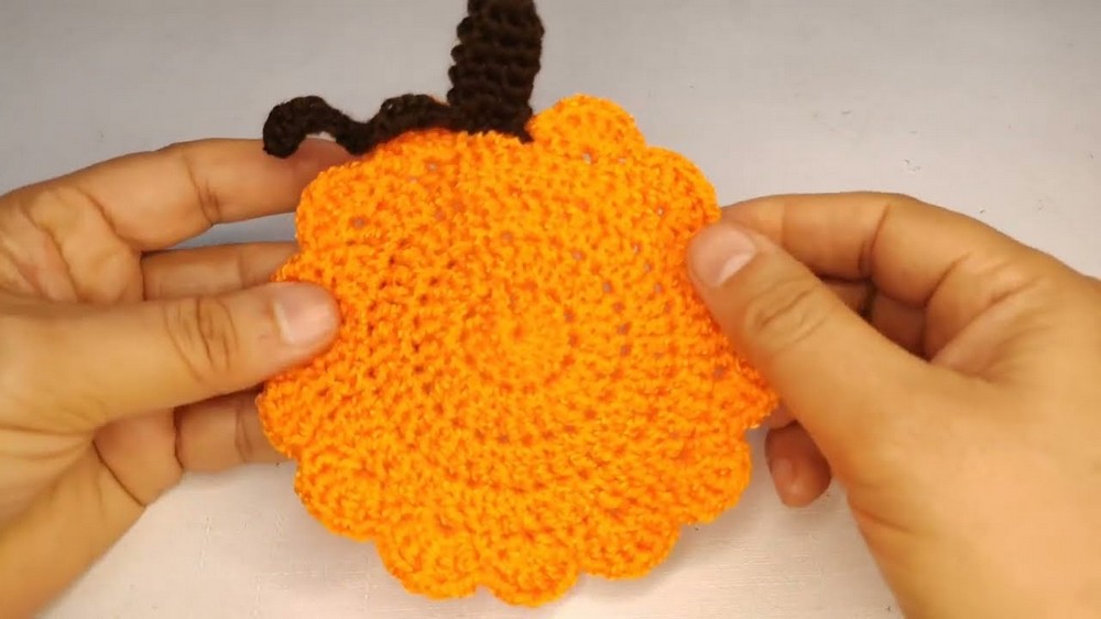 Crochet Pumpkin Coaster Pattern 5