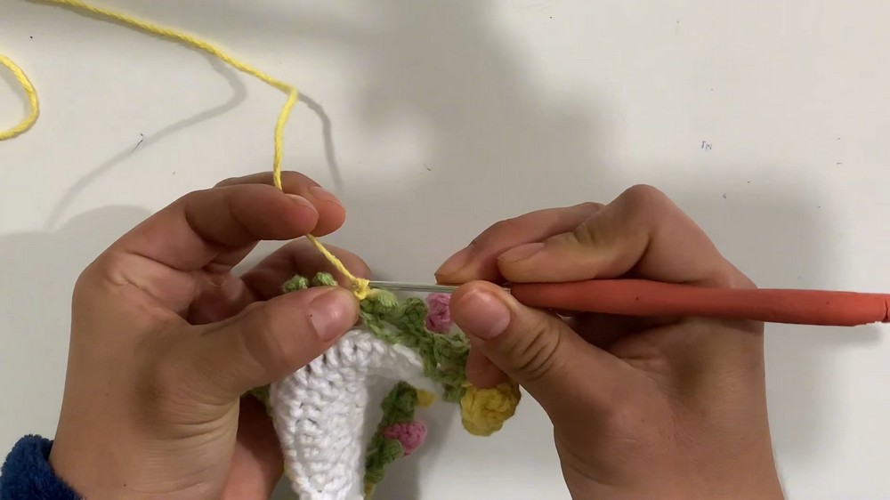 Crochet Rose Bouquet Coaster Pattern 4