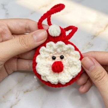 Crochet Santa Claus Keychain Pattern 8