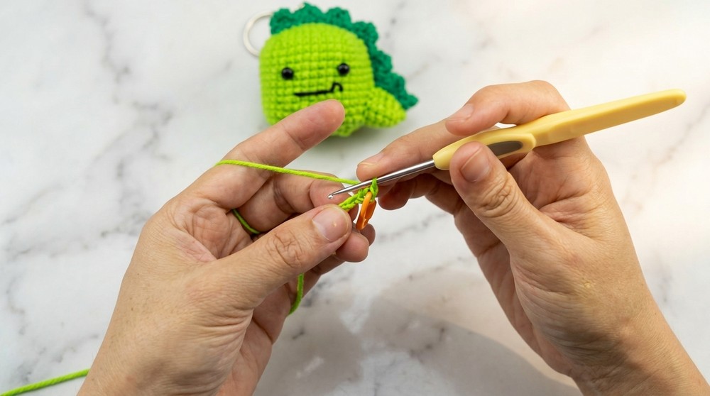 Crochet Small Dinosaur Pendant Pattern 1