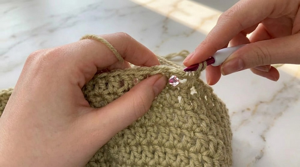 Crochet Spooky Eyeball Beanie Pattern 6