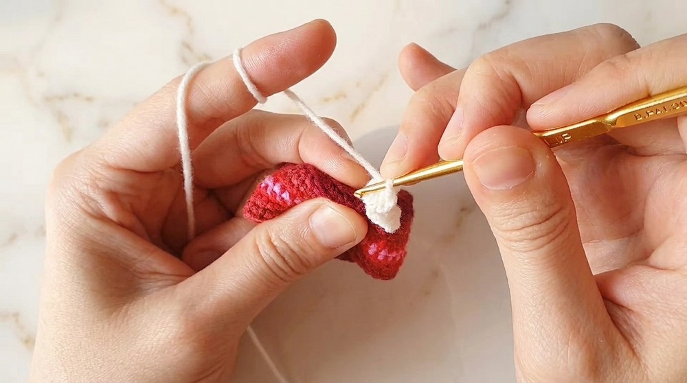 Crochet Strawberry Cake Pattern 4