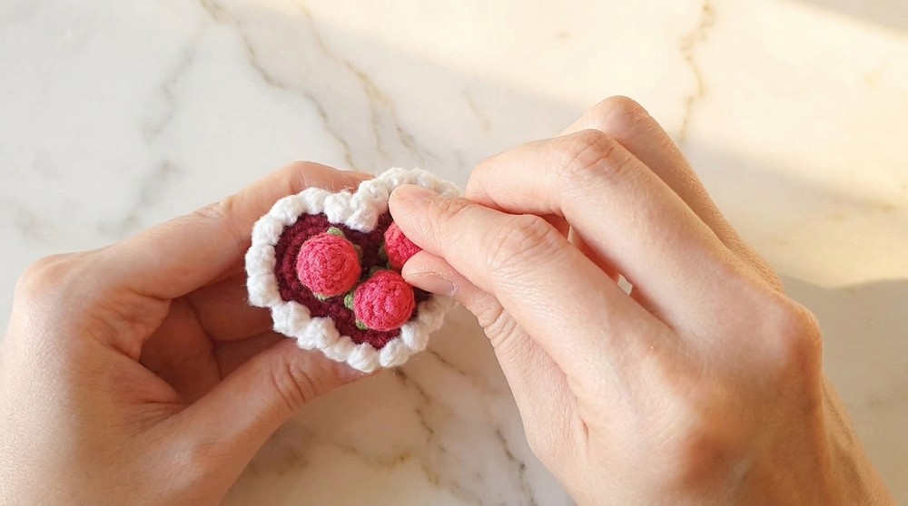 Crochet Strawberry Cake Pattern 6
