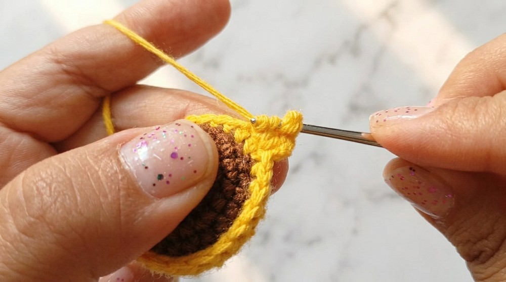 Crochet Sunflower Keychain Pattern 4