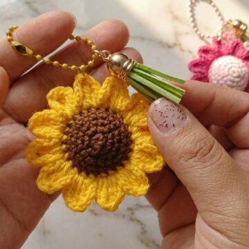 Crochet Sunflower Keychain Pattern 6