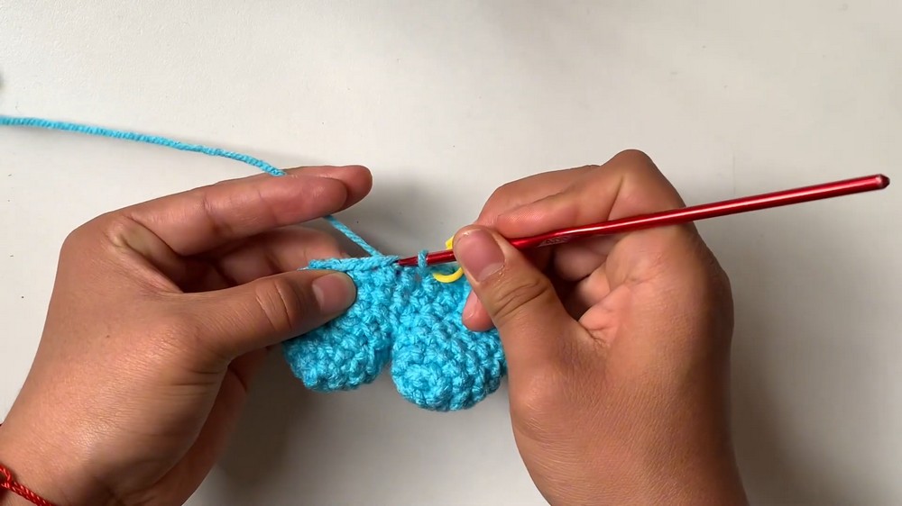 Crochet Whale Coin Purse Pattern 4