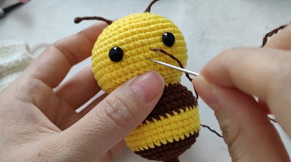 Cute Crochet Bee Amigurumi Pattern 6