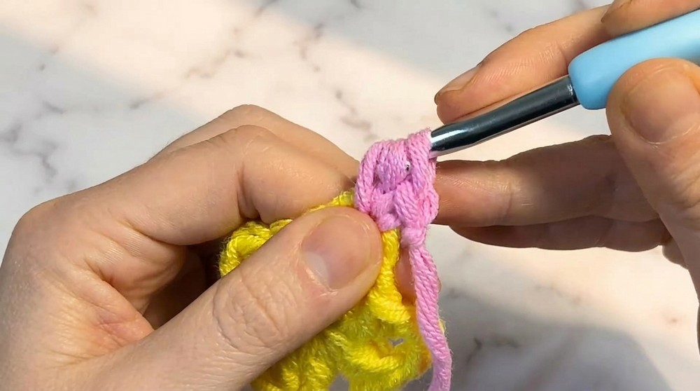 Cute Crochet Flower Keychain Pattern 2