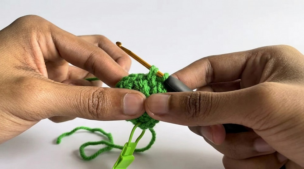 Cute Crochet Frog Keychain Pattern 2