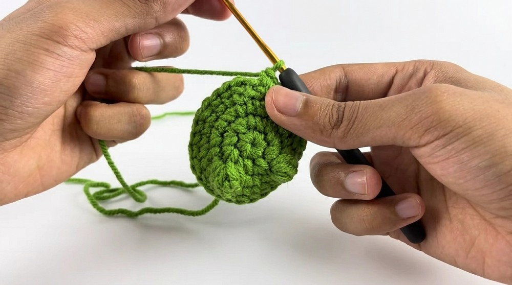 Cute Crochet Frog Keychain Pattern 3