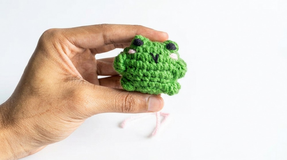 Cute Crochet Frog Keychain Pattern 5