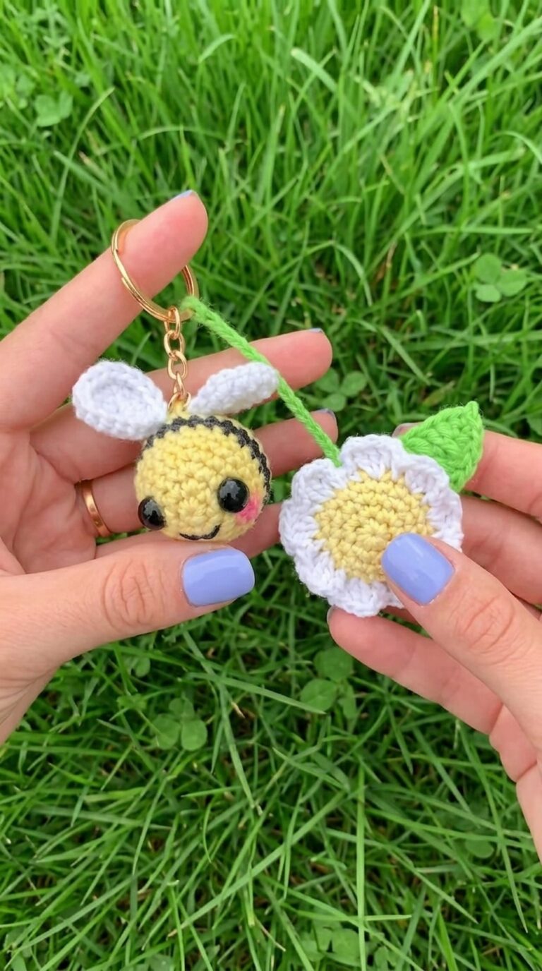 Easy Crochet Bee Keychain Pattern 7