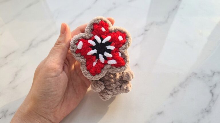 Easy Crochet Mini Demogorgon Pattern 7