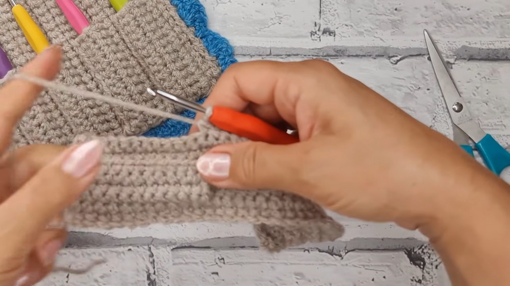 Quick Crochet Hook Holder Pattern 4
