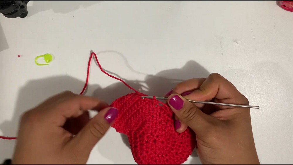 Sweet Crochet Apple Pouch Pattern 4