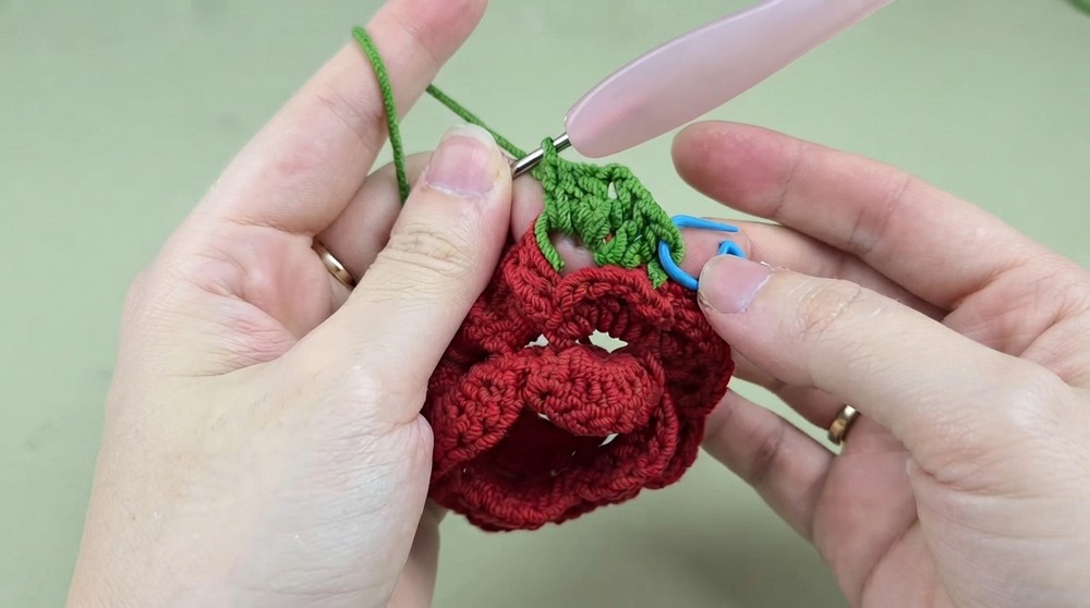 Crochet Camellia Flower Pouch Pattern 4