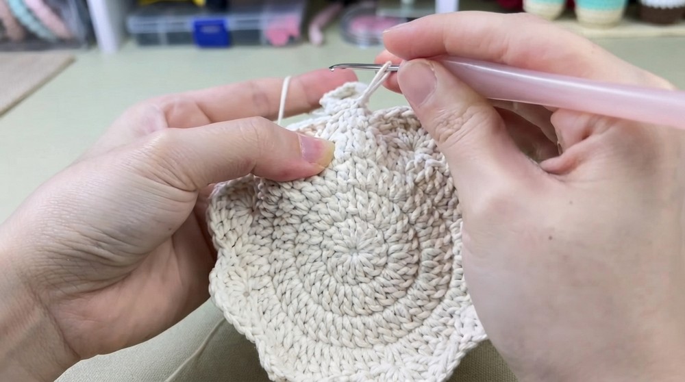 Crochet Camellia Flower Pouch Pattern 6