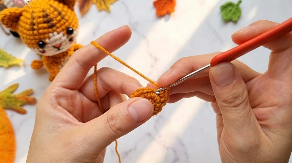 Crochet Cat Keychain Amigurumi Pattern 1