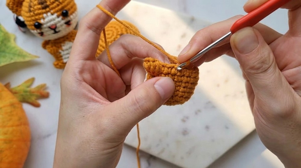 Crochet Cat Keychain Amigurumi Pattern 3