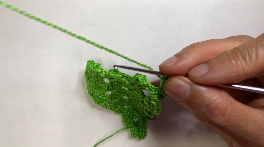Crochet Christmas Tree Ornament Pattern 4