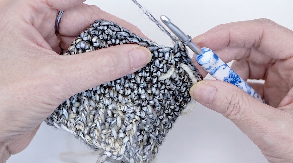 Crochet Fingerless Gloves Pattern 4
