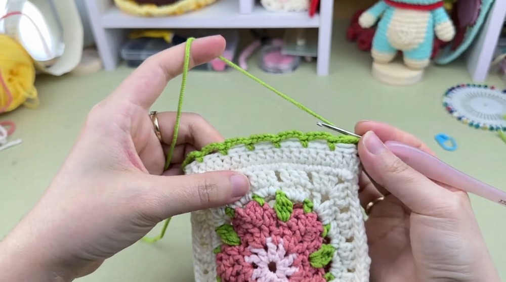 Crochet Floral Drawstring Pouch Pattern 4