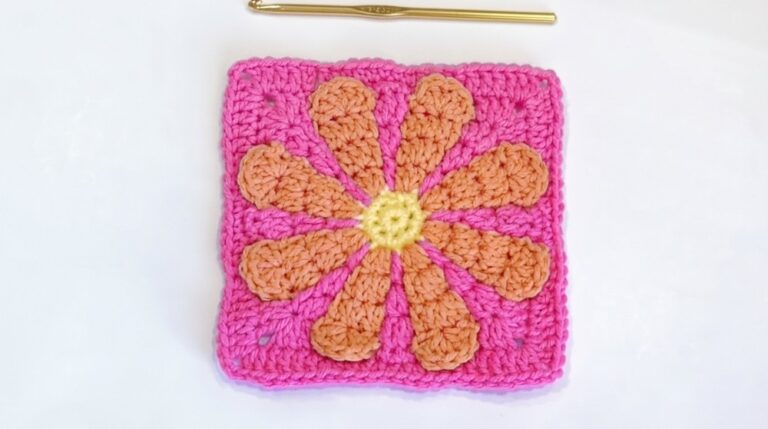Crochet Retro Daisy Granny Square Pattern 5