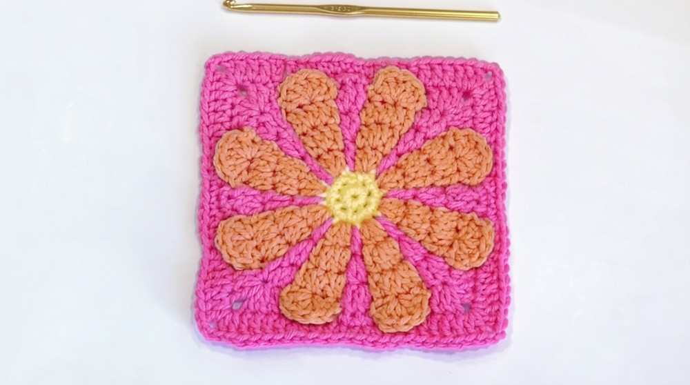 Crochet Retro Daisy Granny Square Pattern 5