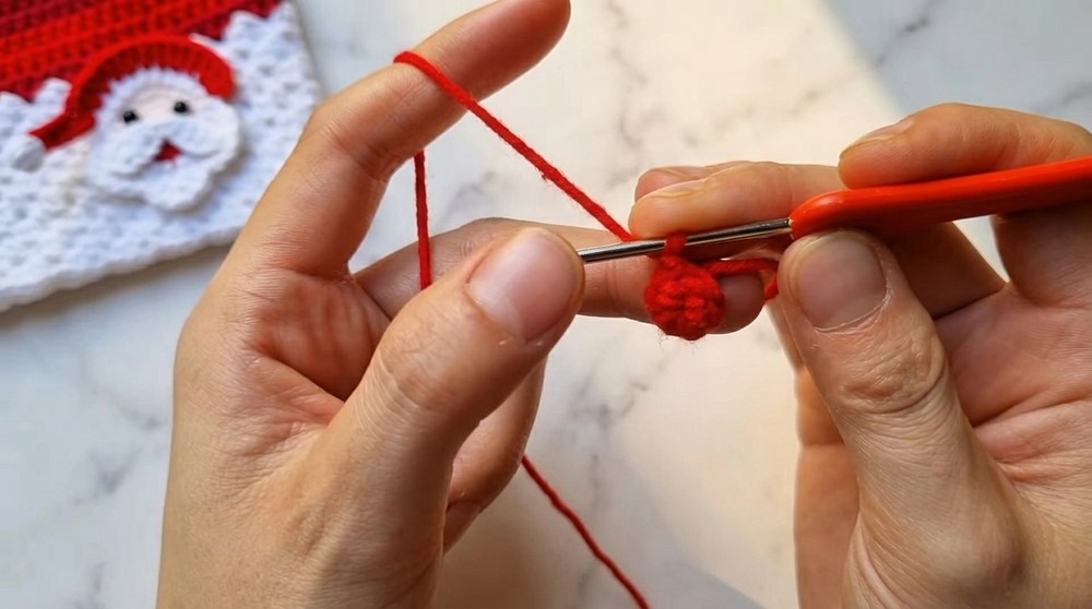 Crochet Santa Claus Keychain Pattern 1