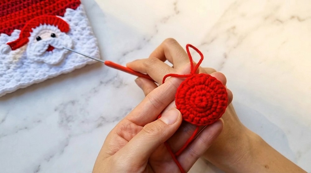 Crochet Santa Claus Keychain Pattern 2