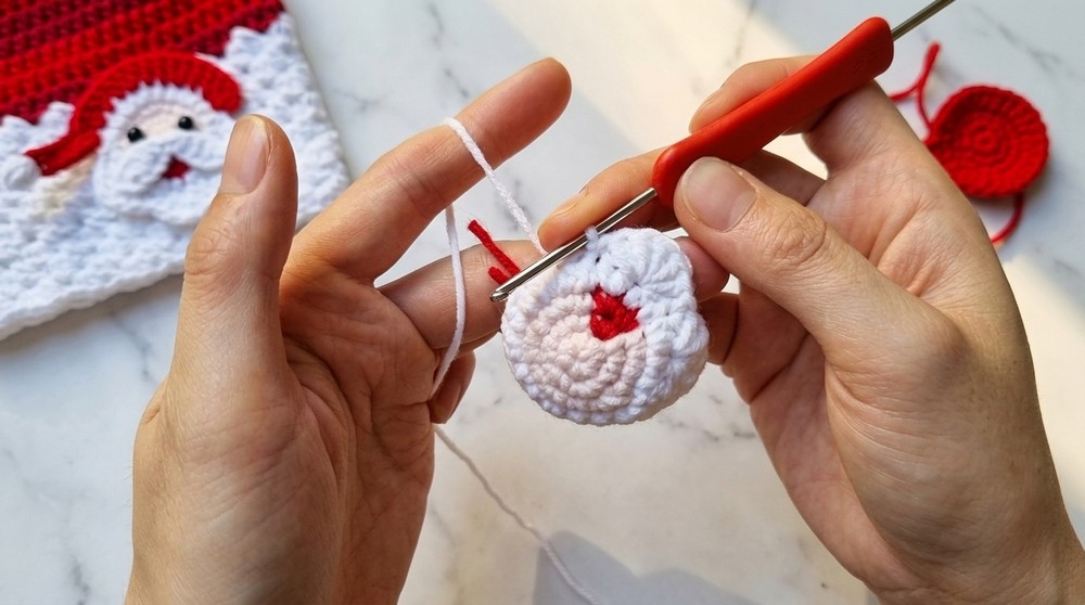 Crochet Santa Claus Keychain Pattern 3