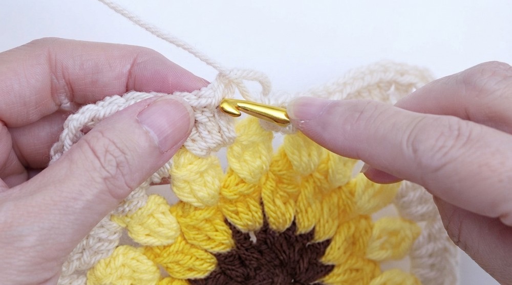 Crochet Sunflower Granny Squares Blanket Pattern 4