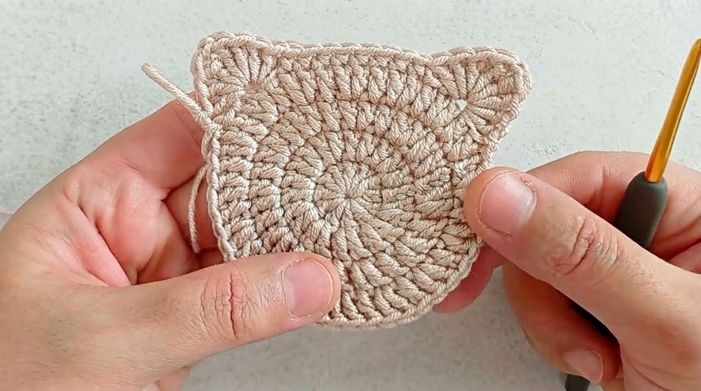 Cute Crochet Cat Coasters Pattern 4