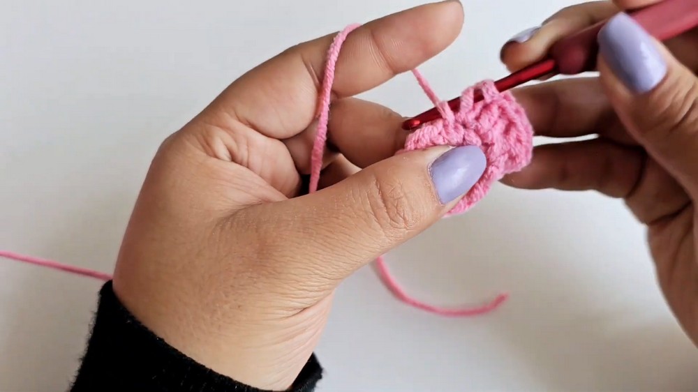 Cute Crochet Coaster With Hearts Pattern 2