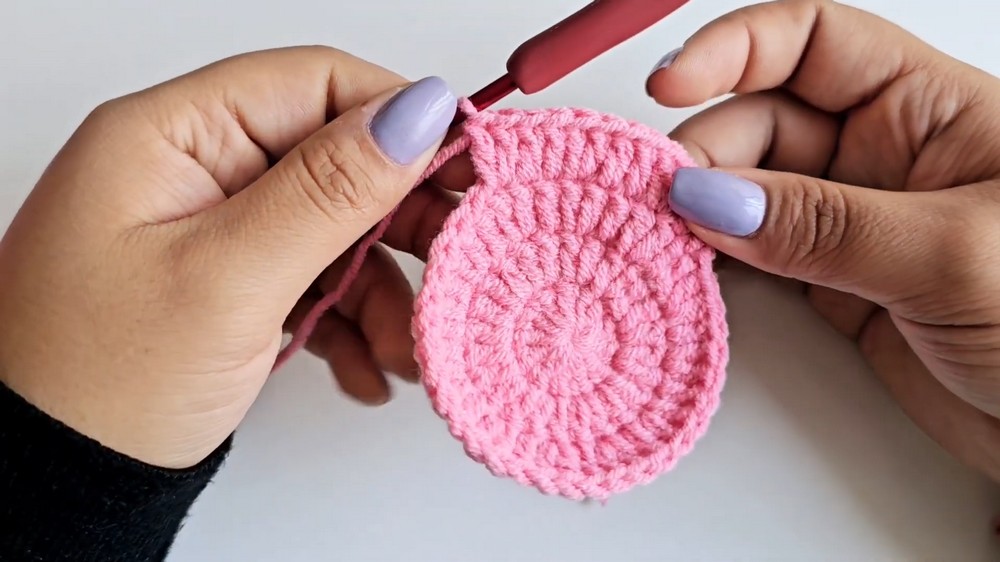 Cute Crochet Coaster With Hearts Pattern 3